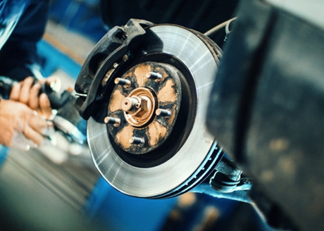 Elementos clave para el mantenimiento del coche en invierno y verano