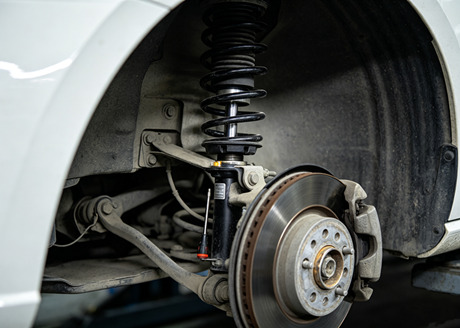 Un VW Lamando de 10 años llega al taller para inspección y reparación